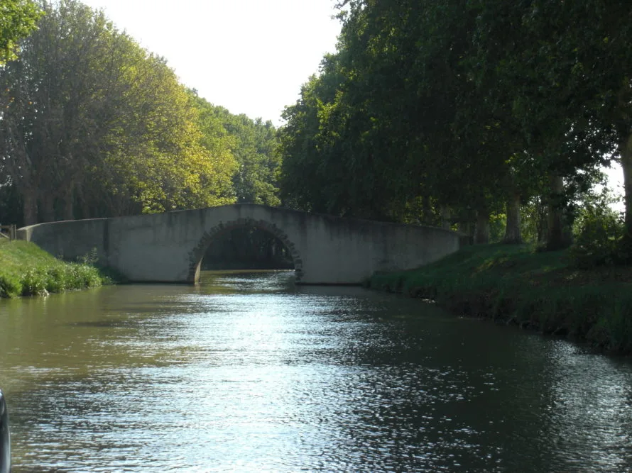 Narrow bridges on the canal