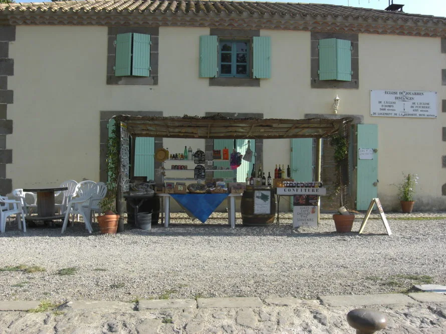 Market stall at one of the locks