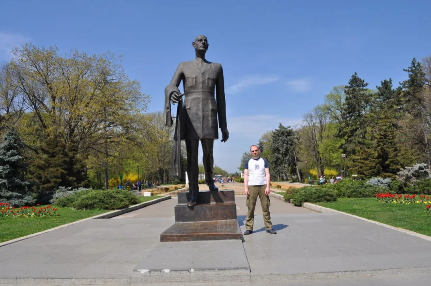 Bronze statue of Charles de Gaulle by the sculptor Mircea Spătaru